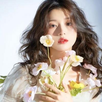 娇憨女郎海报